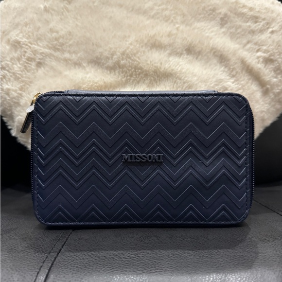 BRAND NEW, NEVER BEEN OPENED MISSONI AMENITY KIT - Picture 1 of 7